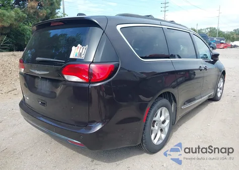 2017 Chrysler Pacifica Touring-L z USA, uszkodzony, nr VIN 2C4RC1BG9HR729100